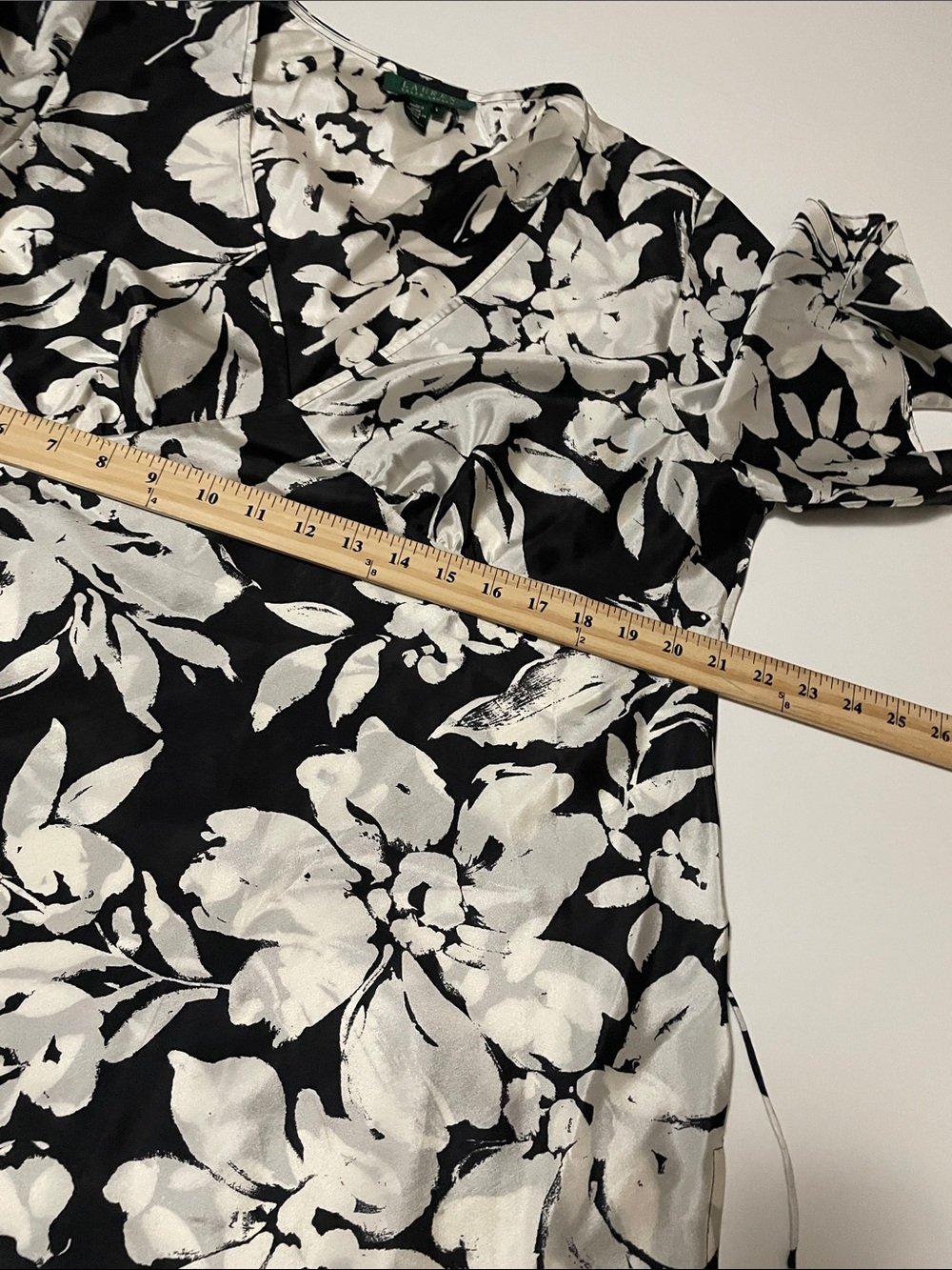 Lauren Ralph Lauren Black Silk Floral Wrap Short Sleeve Blouse Sz Large - Picture 5 of 9